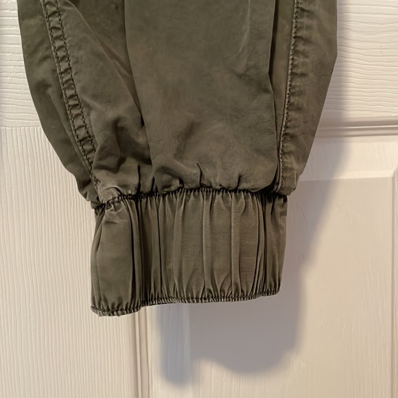 Abercrombie & Fitch cargo army green jeans. Women’s S - Picture 2 of 10